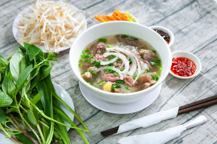 Phở Bò Tái Gầu Là Gì? Khám Phá Hương Vị Đặc Trưng Và Bí Quyết Chọn Nguyên Liệu