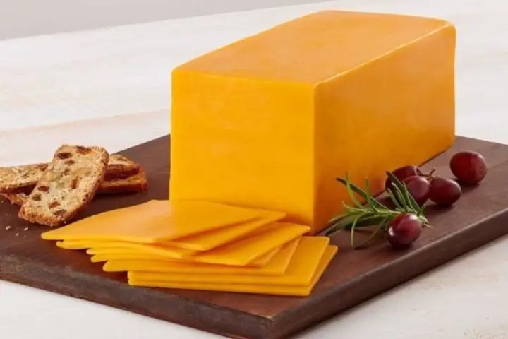 Phô Mai Cheddar Là Gì? Nguồn Gốc, Đặc Điểm Và Các Loại Phổ Biến