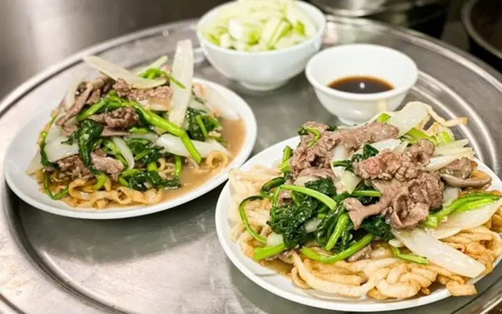 Khám Phá Top 15+ Quán Phở Xào Ngon Hà Nội Trứ Danh, Ghiền Từ Miếng Đầu Tiên Khám Phá Top 15+ Quán Phở Xào Ngon Hà Nội Trứ Danh, Ghiền Từ Miếng Đầu Tiên
