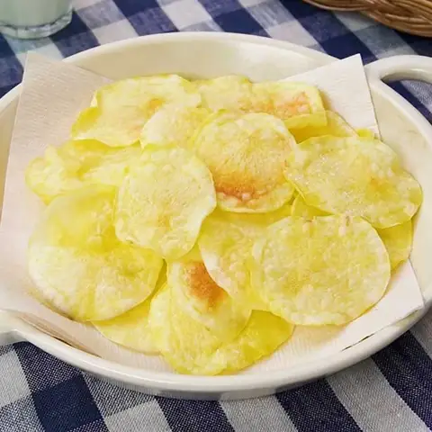 電子レンジで簡単作る！家庭で本格的なポテトチップスの作り方完全ガイド