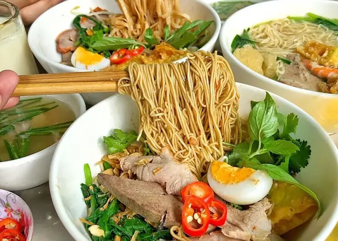 Review Chi Tiết Quán Mì Vằn Thắn Sủi Cảo Huyền Thắng: Vị Ngon Nức Lòng Dân Sài Thành