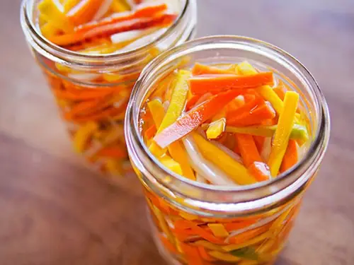 Rau Củ Thập Cẩm Muối Chua: Công Thức Ngon Tuyệt Vời Cho Bữa Ăn Gia Đình