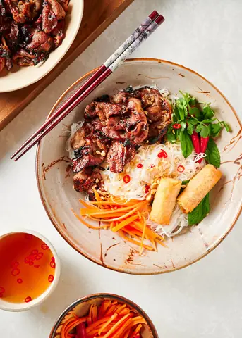 Bánh Phở Nướng Bbq: Khám Phá Vẻ Đẹp Ẩm Thực Từ Bánh Phở Trộn Thịt Nướng