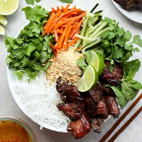 Bánh Phở Nướng Bbq: Khám Phá Vẻ Đẹp Ẩm Thực Từ Bánh Phở Trộn Thịt Nướng