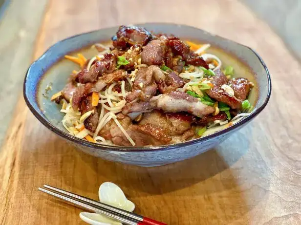 Bánh Phở Nướng Bbq: Khám Phá Vẻ Đẹp Ẩm Thực Từ Bánh Phở Trộn Thịt Nướng