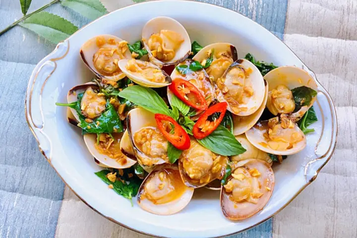 Sò Lụa Xào Lá Quế: Công Thức Nấu Chi Tiết Cho Món Ăn Thơm Ngon Đậm Vị