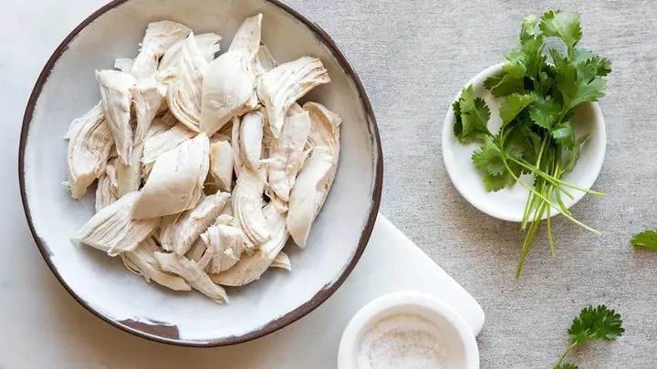 Sốt Có Ăn Được Thịt Gà Không? Giải Đáp Chi Tiết Và Những Điều Cần Lưu Ý