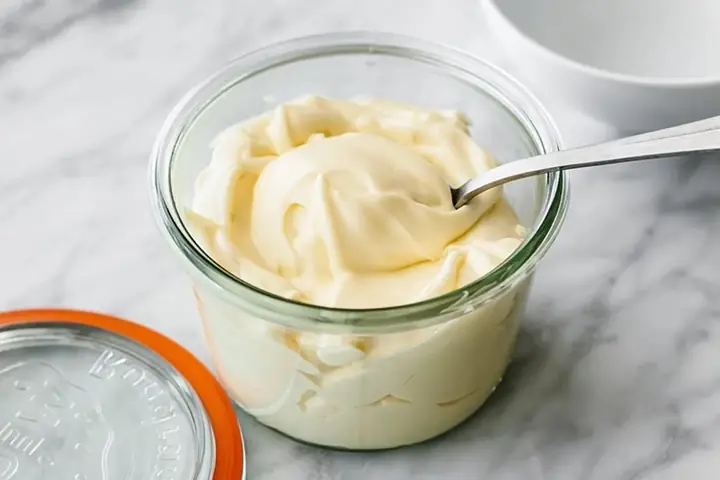 Sốt Mayonnaise Làm Từ Gì? Công Thức Chi Tiết Cho Người Mới Bắt Đầu