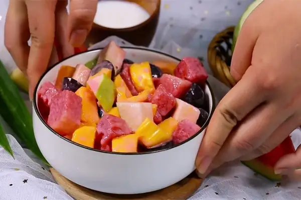 Sữa Chua Xay Hoa Quả: Công Thức Và Lợi Ích Bất Ngờ Cho Sức Khỏe