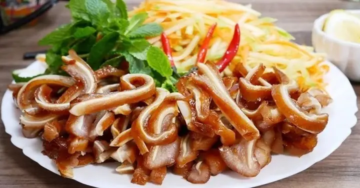 Cách Làm Tai Heo Rim Nước Mắm Ngon Chuẩn Vị, Cay Nồng Hấp Dẫn