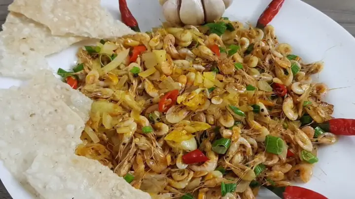 Tép Rang Xúc Bánh Đa: Khám Phá Vị Ngon Quê Hương Trong Từng Món Ăn