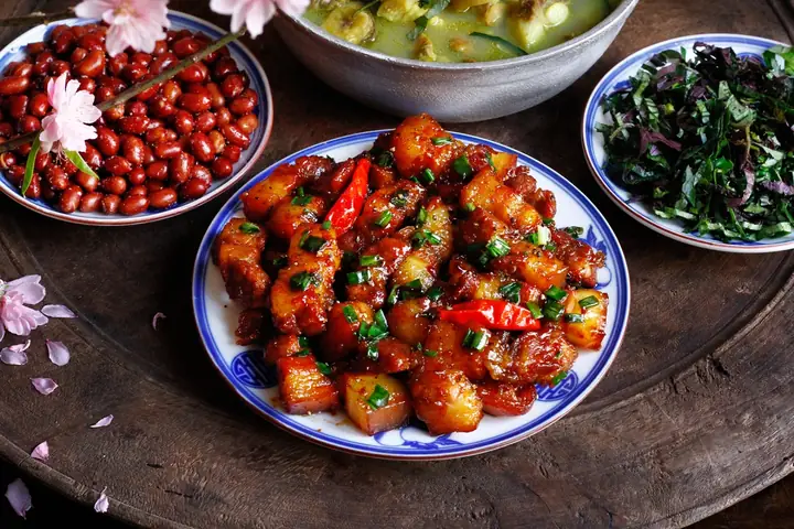 Thịt Ba Chỉ Kho Tiêu: Công Thức Nấu Món Ăn Truyền Thống Đậm Đà Hương Vị