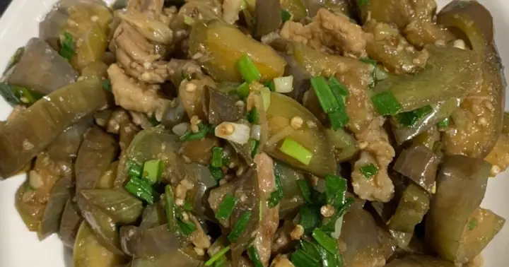 Thịt Ba Chỉ Om Cà Tím: Công Thức Chi Tiết Và Bí Quyết Để Có Món Ăn Đậm Đà, Không Bị Đắng