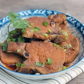 Đánh Giá Chi Tiết Thịt Cốt Lết Rim Xì Dầu: Ngon Chuẩn Vị Nhà Làm Hay Chỉ Là Sản Phẩm Công Nghiệp?
