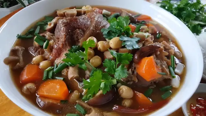 Cách Làm Thịt Heo Hầm Hạt Sen Thơm Ngon Bổ Dưỡng Cho Ngày Mát Trời