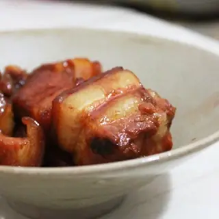 Thịt Heo Kho Xì Dầu: Công Thức Chi Tiết Và Bí Quyết Để Món Ăn Đậm Đà, Không Bị Khô