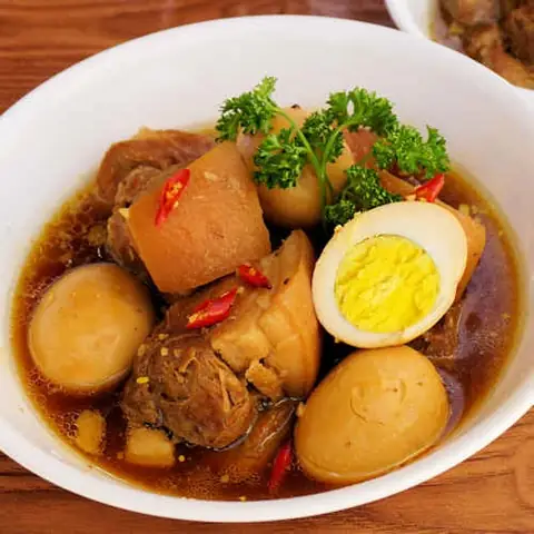Thịt Kho Nước Dừa Ngày Tết: Công Thức Nấu Đậm Đà, Bắt Miệng Truyền Thống