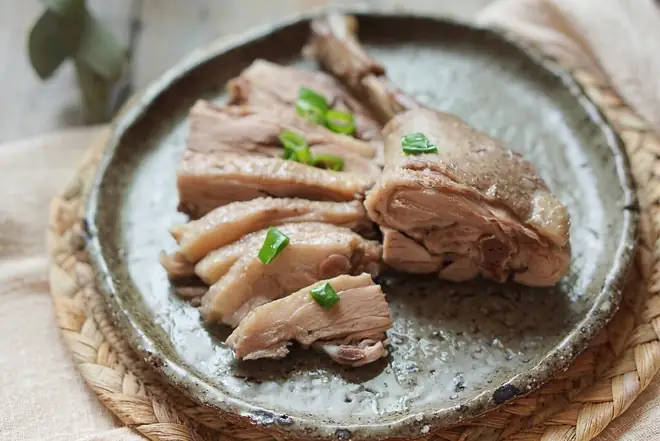Thịt Ngỗng Kiêng Ăn Với Gì? Giải Đáp Chi Tiết Và Những Ai Không Nên Ăn