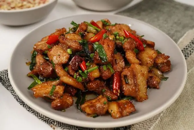 Thịt Rang Cháy Cạnh Tiếng Anh Là Gì? Giải Đáp Chi Tiết & Các Món Ngon Tương Tự Thịt Rang Cháy Cạnh Tiếng Anh Là Gì? Giải Đáp Chi Tiết & Các Món Ngon Tương Tự