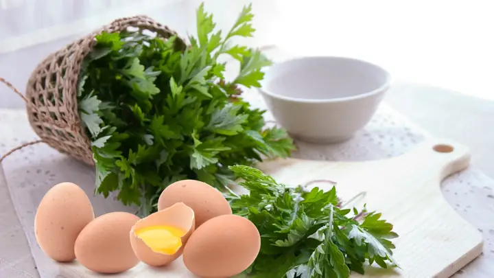 Trứng Rán Ngải Cứu Bao Nhiêu Calo? Giải Đáp Chi Tiết Và Phân Tích Dinh Dưỡng