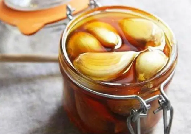 Tỷ Lệ Ngâm Tỏi Mật Ong Chuẩn Nhất Và Những Lợi Ích Bất Ngờ Cho Sức Khỏe
