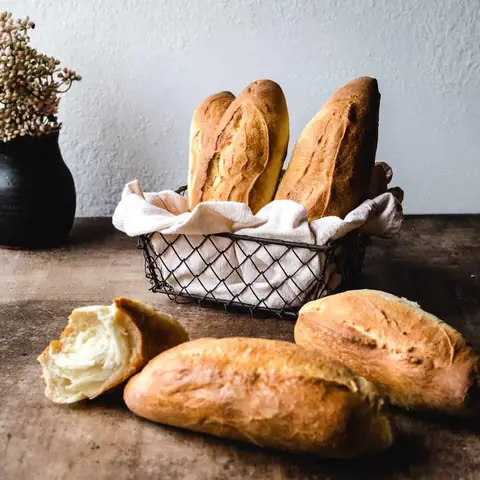 Công Thức Làm Bánh Mì Que Giòn Rụm Chuẩn Vị Việt Nam