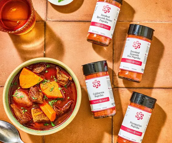 Paprika Trong Nấu Ăn: Công Dụng, Loại Và Cách Dùng Hiệu Quả Paprika Trong Nấu Ăn: Công Dụng, Loại Và Cách Dùng Hiệu Quả