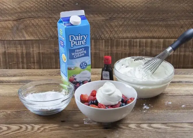 Whipping Cream Dùng Làm Gì? Khám Phá 15+ Công Dụng Tuyệt Vời Từ Nhà Bếp Đến Làm Đẹp