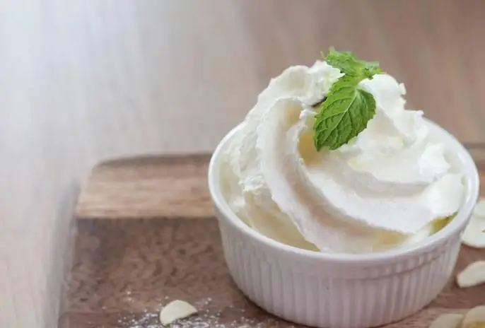 Whipping Cream Dùng Làm Gì? Khám Phá 15+ Công Dụng Tuyệt Vời Từ Nhà Bếp Đến Làm Đẹp