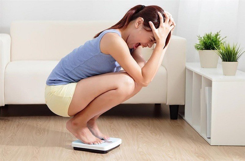 Ăn bánh bèo kết hợp rau xanh để cân bằng dinh dưỡng