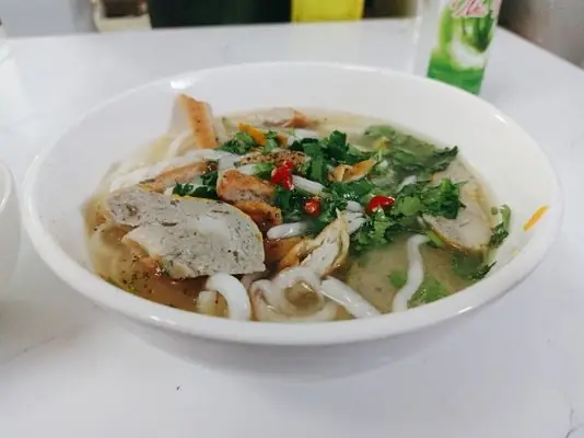 Đánh Giá Chi Tiết Quán Bánh Canh Chả Cá Cô Ba: Hương Vị Hoài Niệm Giữa Lòng Mũi Né