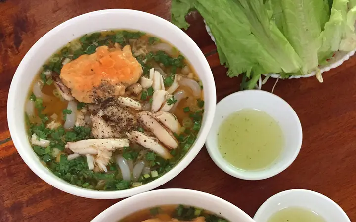 Bánh Canh Cua Cần Thơ: Hương Vị Đặc Sắc Và Quán Ngô Khang Đề Thám