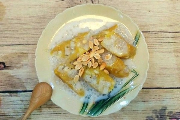 Bánh chuối hấp miền Tây với màu vàng đẹp mắt và nước cốt dừa