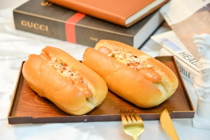 Bánh Hot Dog Xúc Xích: Công Thức & Mẹo Làm Ngon Nhất
