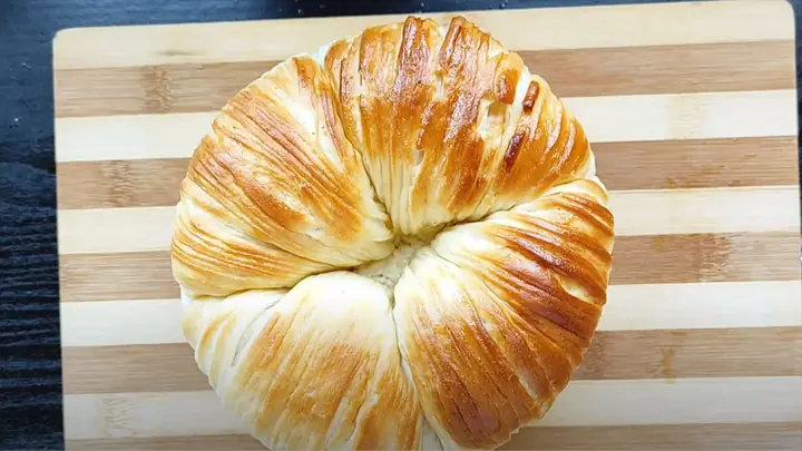 Bánh Mì Nhân Sữa Chua Cuộn Len Nho: Đánh Giá Toàn Diện Về Công Thức Và Hương Vị