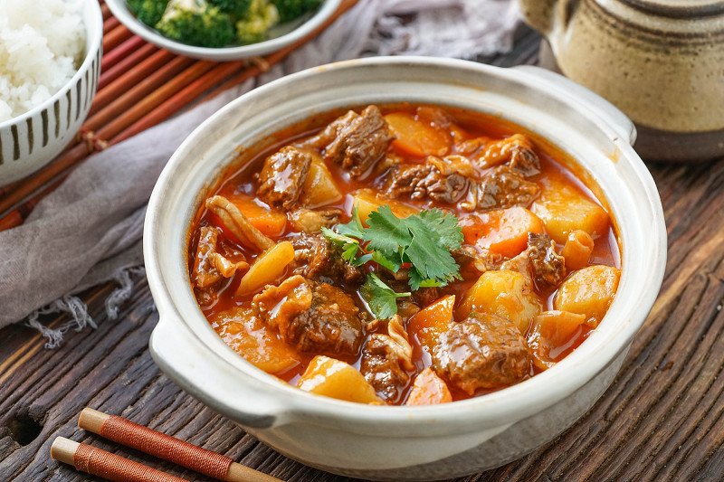 Bánh mì sốt vang với rau xanh giúp cân bằng dinh dưỡng