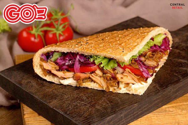 Bánh mì tam giác kẹp thịt bò mềm mọng
