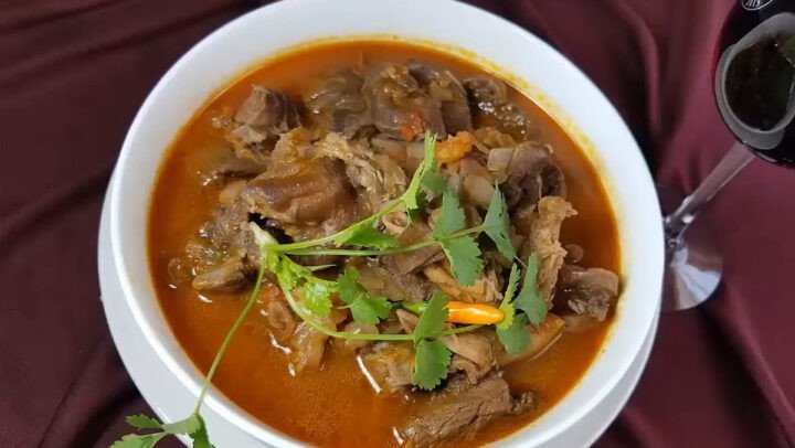 Bò sốt vang quế hồi đậm đà hương vị truyền thống