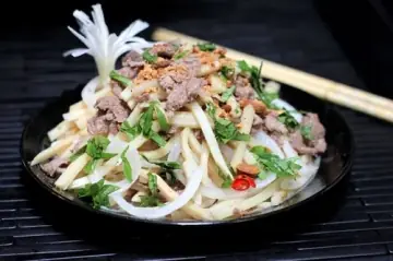 Bò Xào Măng Lá Lốt: Công Thức Đơn Giản Cho Bữa Cơm Gia Đình