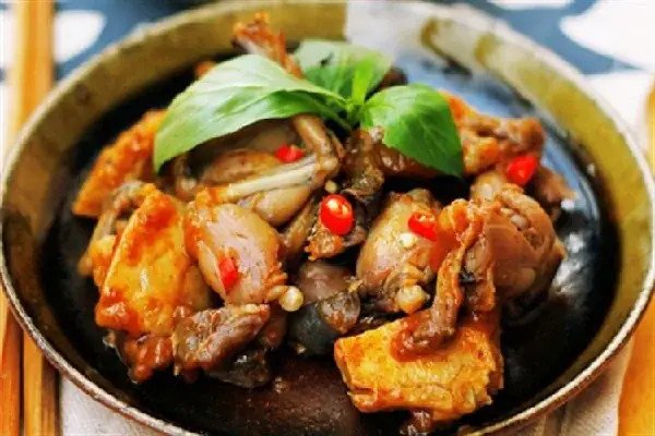 Bước 3: Trình bày món ếch xào sa tế