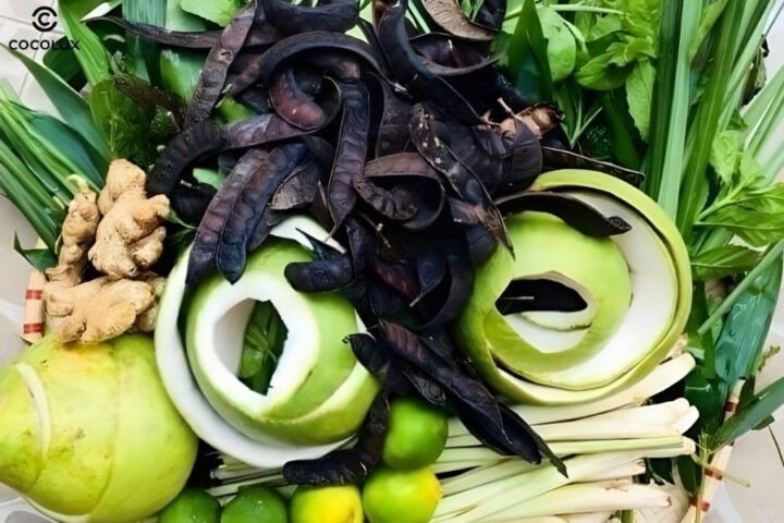 Các nguyên liệu chính để nấu dầu gội thảo dược có bọt, bao gồm bồ kết, vỏ bưởi, sả
