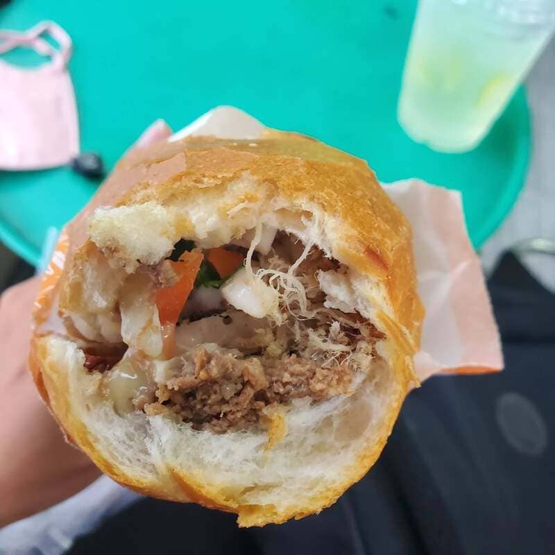 Các nguyên liệu nhân bánh mì 110 Hoàng Văn Thụ tươi ngon được chế biến thủ công