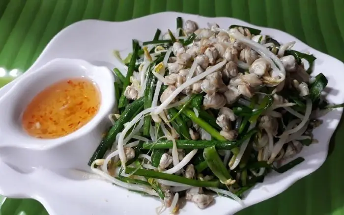 Hướng Dẫn Chi Tiết Cách Làm Hến Xào Giá Hẹ Tại Nhà
