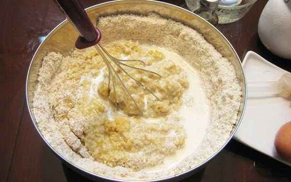 cách làm bánh tai yến - bột đã pha sau khi nghỉ