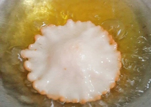 cách làm bánh tai yến - chiên bánh bột năng