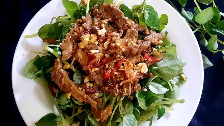 Hướng Dẫn Chi Tiết Cách Làm Bò Nhúng Mẻ Rau Càng Cua