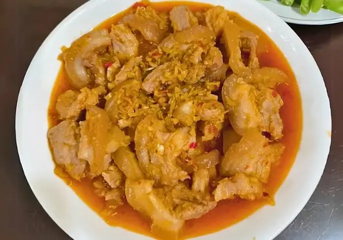 Thịt Heo Kho Sả: Công Thức Đơn Giản Vị Ngon Chuẩn Vị Nhà
