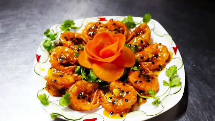 Cách Làm Tôm Sốt Chanh Dây: 2 Công Thức Chua Ngọt Đơn Giản