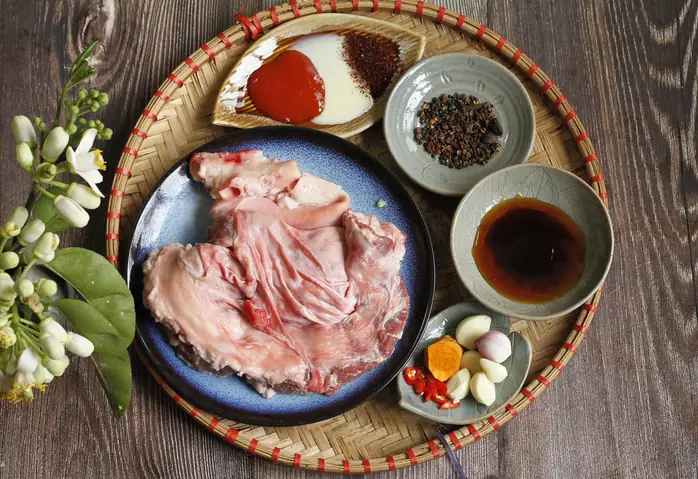 Cách Luộc Thịt Dải Lợn Ngon, Mềm, Đậm Vị Từ A-z