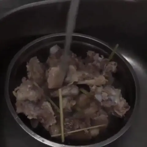 Bánh Canh Xương Trứng Cút: Cách Nấu Đơn Giản, Thơm Ngon Tại Nhà